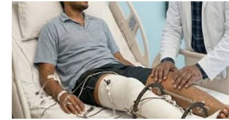 बड़ी खबर : औद्योगिक हादसे में कटा पैर, मैक्स अस्पताल के डॉक्टरों ने 8 घंटे की जटिल सर्जरी कर युवक को दी नई उम्मीद