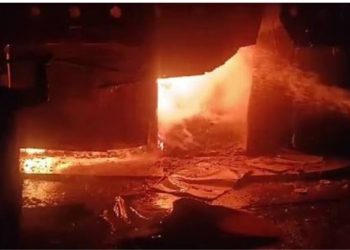 Dehradun Fire News: पलटन बाजार के साड़ी-लहंगा शोरूम में भीषण आग, लाखों का सामान जलकर राख