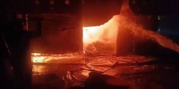 Dehradun Fire News: पलटन बाजार के साड़ी-लहंगा शोरूम में भीषण आग, लाखों का सामान जलकर राख