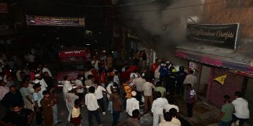 हल्द्वानी में आग का कहर: चंद मिनटों में राख हुआ लाखों का कारोबार