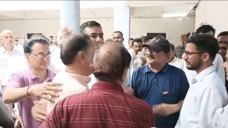 20 घंटे तक बंद रही सितारगंज तहसील, आखिर क्यों झुकी व्यवस्था? दोनों आरोपी रिहा