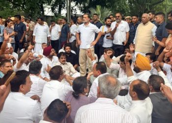 बड़ी खबर : NEET विवाद पर दिल्ली में सियासी संग्राम, पीएम आवास के बाहर राहुल गांधी का धरना