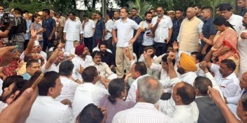 बड़ी खबर : NEET विवाद पर दिल्ली में सियासी संग्राम, पीएम आवास के बाहर राहुल गांधी का धरना