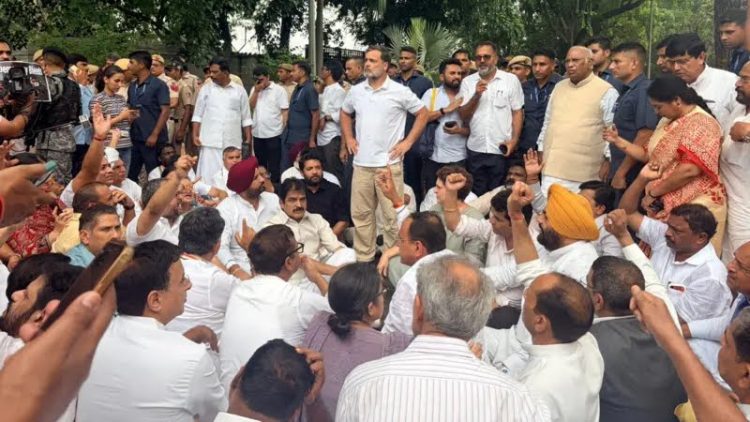 बड़ी खबर : NEET विवाद पर दिल्ली में सियासी संग्राम, पीएम आवास के बाहर राहुल गांधी का धरना