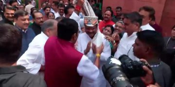 धर्मेंद्र प्रधान के स्वागत से सियासी संदेश! संसद के मकर द्वार पर NDA ने दिखाई ताकत