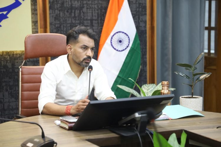 मानसून में लापरवाही नहीं चलेगी: डीएम ने अफसरों को चेताया, हादसा हुआ तो तय होगी जिम्मेदारी