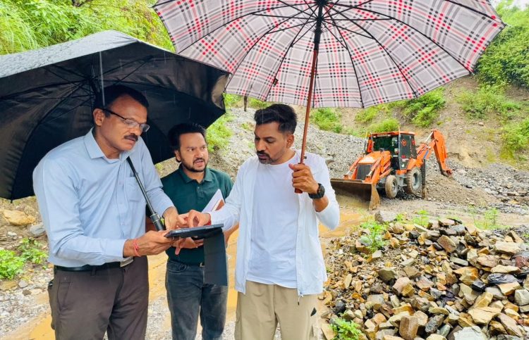 बड़ी खबर : देहरादून में बारिश पर प्रशासन का बड़ा एक्शन, डीएम ने ग्राउंड जीरो पर पहुंचकर दिए सख्त निर्देश