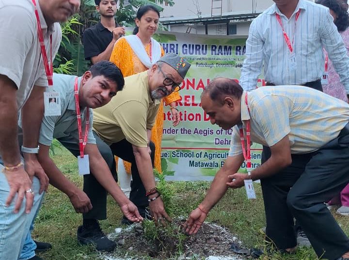 हरेला पर्व पर श्री गुरु राम राय विश्वविद्यालय में पौधारोपण, कुलपति ने दिया प्रकृति संरक्षण का संदेश