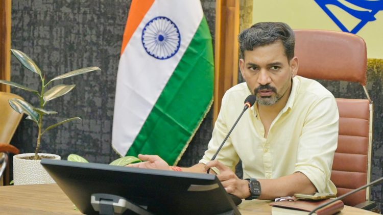 देहरादून में डीएम का बड़ा एक्शन! जल जीवन मिशन में लापरवाही पर वेतन रोकने के आदेश