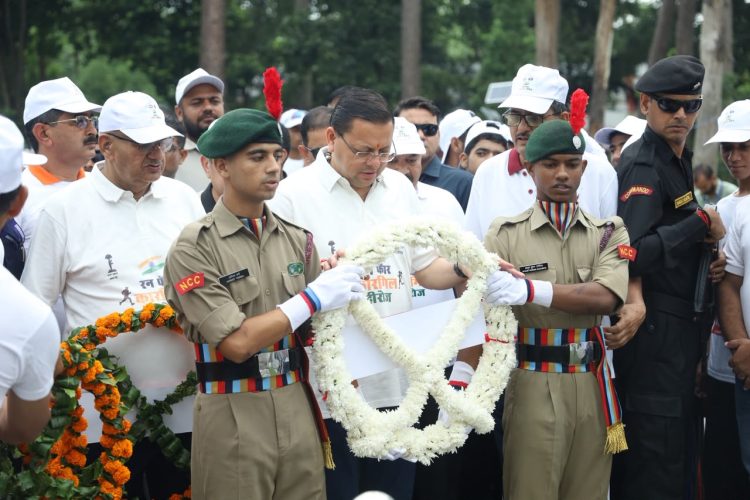 कारगिल के अमर वीरों को सलाम! CM धामी ने दिखाई ‘Run for Kargil Heroes’ को हरी झंडी, देशभक्ति से गूंजा देहरादून
