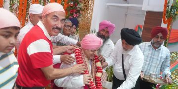 गुरु पूर्णिमा पर श्री दरबार साहिब में गूंजा गुरु महिमा का संदेश, हजारों श्रद्धालुओं ने टेका मत्था