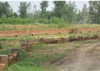उत्तराखंड की चर्चित जमीन पर घमासान, प्रियंका गांधी के परिवार का नाम आते ही गरमाई सियासत
