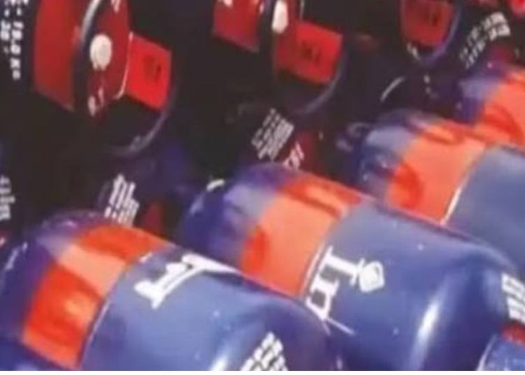 LPG Price Cut: जुलाई के पहले दिन बड़ा तोहफा, 183 रुपये सस्ता हुआ गैस सिलेंडर, जानें नए रेट