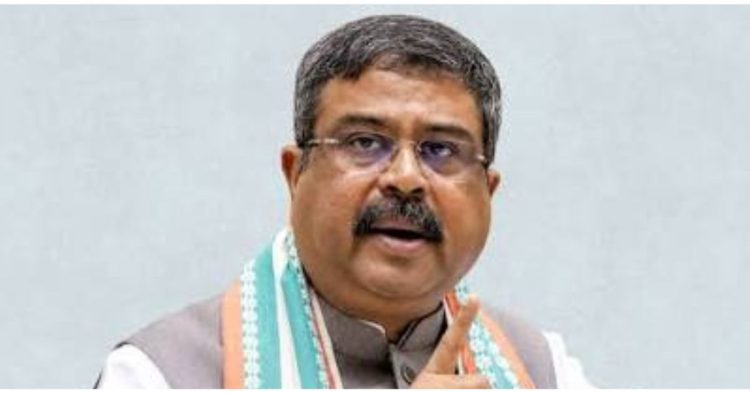 बिग ब्रेकिंग : शिक्षा मंत्री धर्मेंद्र प्रधान ने दिया इस्तीफा