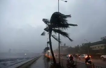 अगले 8 घंटे बेहद भारी! 13 राज्यों में बारिश, आंधी और वज्रपात का रेड अलर्ट