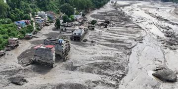 कुदरत का कहर: अचानक आई भीषण बाढ़ ने बहाया पूरा बाजार, 160 से ज्यादा मौतें; सैकड़ों लोग लापता