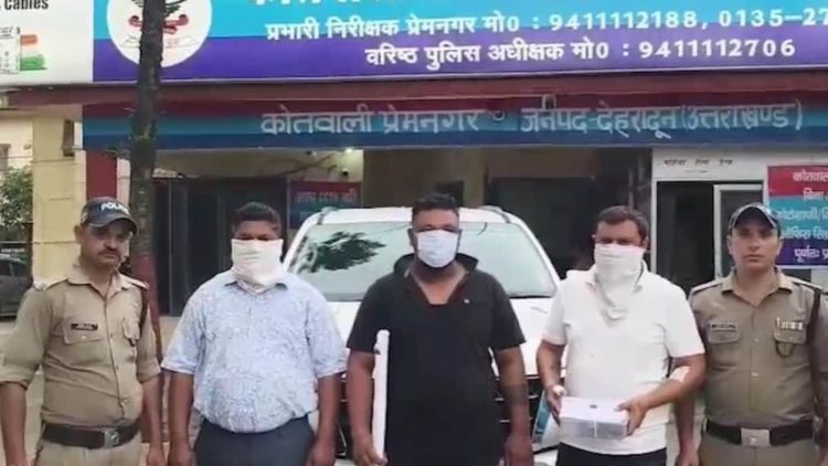 बड़ी खबर : जरा सी पार्किंग बनी बड़े बवाल की वजह, पिस्टल लेकर सड़क पर उतरे युवक