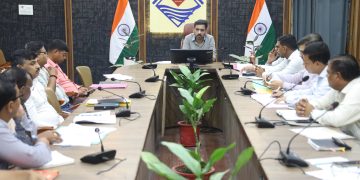 राजस्व वसूली में ढिलाई अब पड़ेगी भारी! डीएम डॉ. आशीष चौहान ने विभागों को दी सख्त चेतावनी