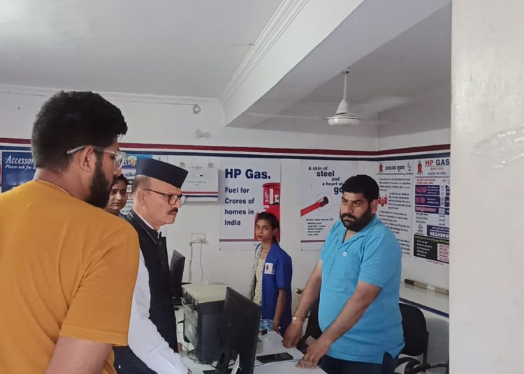 LPG Cylinder वालों के लिए जरूरी खबर! 15 अगस्त तक करा लें e-KYC, नहीं तो हो सकती है गैस सप्लाई में परेशानी