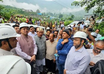 टनल के अंदर फंसी 3 जिंदगियां, बाहर रेस्क्यू टीमों की जंग जारी; CM धामी ने दिए तेज अभियान के निर्देश