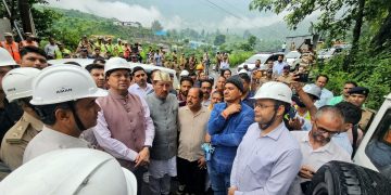 टनल के अंदर फंसी 3 जिंदगियां, बाहर रेस्क्यू टीमों की जंग जारी; CM धामी ने दिए तेज अभियान के निर्देश