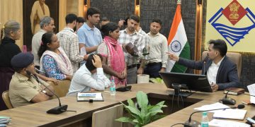 150+ शिकायतें, DM के ताबड़तोड़ निर्देश! अवैध फैक्ट्री होगी सील, सरकारी जमीन की भी होगी जांच