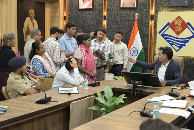 150+ शिकायतें, DM के ताबड़तोड़ निर्देश! अवैध फैक्ट्री होगी सील, सरकारी जमीन की भी होगी जांच