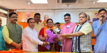 बड़ी खबर : श्रीनगर नगर निगम की मेयर आरती भंडारी ने थामा भाजपा का दामन, 10 पार्षद भी हुए पार्टी में शामिल