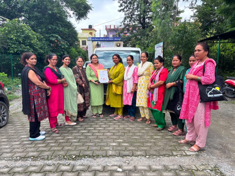 रायपुर के 16 गांवों की बदलेगी तस्वीर! पर्यावरण सखियों को मिला कचरा संग्रहण वाहन