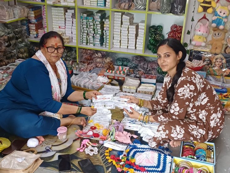 राखी ने बदली सास-बहू की किस्मत! 1200 राखियों से 25 हजार मुनाफा, अब 2000 का टारगेट