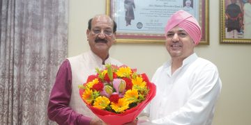 स्वास्थ्य मंत्री सुबोध उनियाल ने श्री दरबार साहिब में टेका मत्था, SGRR संस्थानों के कार्यों की सराहना