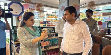 मिलावट पर चला प्रशासन का डंडा, 21 सैंपल लिए; 3 किलो बासी लड्डू नष्ट