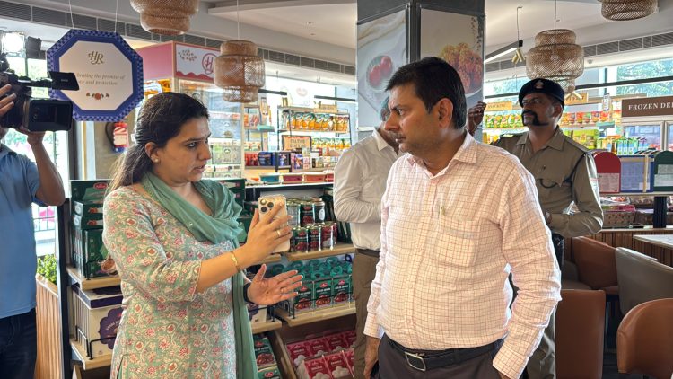 मिलावट पर चला प्रशासन का डंडा, 21 सैंपल लिए; 3 किलो बासी लड्डू नष्ट