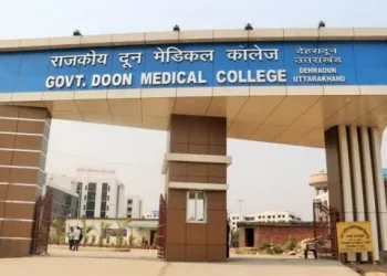 दून मेडिकल कॉलेज की मेस में बड़ा खेल! 95 लाख का गबन, मैनेजर फरार