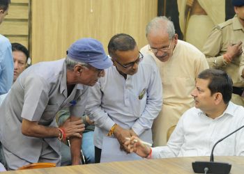 सरकारी जमीन पर कब्जा और प्रॉपर्टी डीलर का फर्जीवाड़ा! समाधान दिवस में गूंजे जमीन से जुड़े बड़े मामले