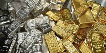 चांदी के भाव में बड़ा ‘क्रैश’! हाई से ₹1.75 लाख सस्ती, सोना हुआ महंगा