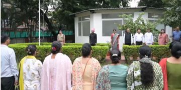 देहरादून में स्वतंत्रता दिवस पर DM आशीष चौहान ने किया ध्वजारोहण, बोले- स्वतंत्रता की रक्षा करना हम सभी की जिम्मेदारी