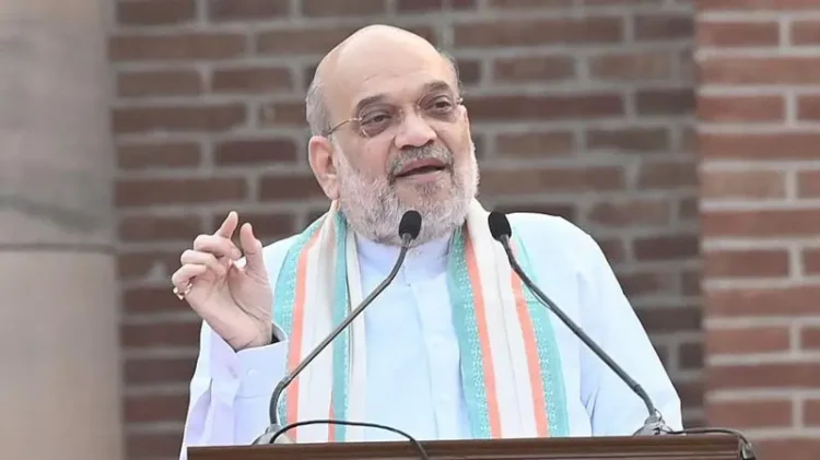 अमित शाह ने आखिर क्यों तोड़ी चुप्पी? कांग्रेस ने बदली रणनीति, अब गृह मंत्री के इस्तीफे की मांग