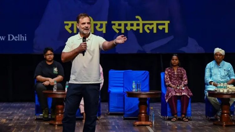राहुल गांधी के मंच पर अचानक मेलोनी की एंट्री, संदीप दीक्षित की टिप्पणी पर छिड़ी सियासी बहस