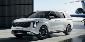 Kia Carnival Hybrid: एक कार में पूरा परिवार, हाइब्रिड इंजन से घटेगा खर्च; फीचर्स भी हैं लग्जरी
