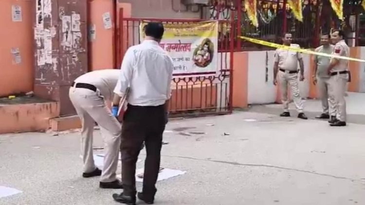 CCTV में कैद खौफनाक वारदात! दो लोगों ने युवक को डंडों से पीटा, मौके पर मौत