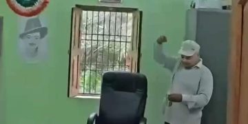 बड़ी खबर : स्कूल ऑफिस में ‘शुद्धिकरण’ पड़ा भारी, वीडियो वायरल होते ही प्रधानाध्यापक सस्पेंड