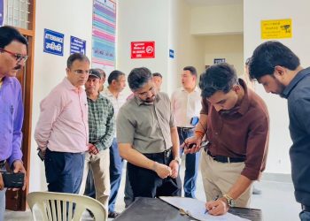 EVM पर DM का पहरा! राजनीतिक दलों के साथ वेयरहाउस पहुंचे, सुरक्षा व्यवस्था परखी