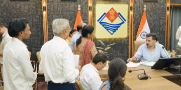किसी की जमीन बिकी, कहीं जर्जर भवन में 90 किराएदार! समाधान दिवस में डीएम के सामने खुला शिकायतों का पिटारा