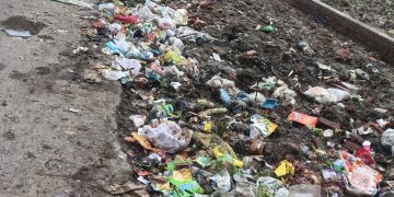 देहरादून में प्लास्टिक पर प्रशासन का डंडा! 1776 दुकानों की जांच, 550 के चालान और 1.96 लाख जुर्माना