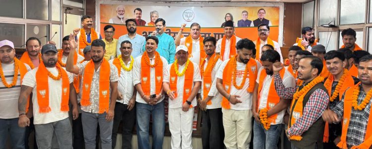 चंपावत में कांग्रेस को बड़ा झटका! नगर पंचायत अध्यक्ष समेत 31 जनप्रतिनिधि भाजपा में शामिल