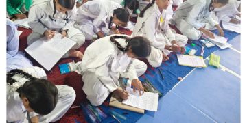 पीढ़ियों का कारवां: नई और पुरानी पीढ़ी के बीच संवाद और सम्मान का सेतु