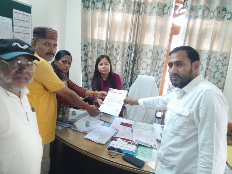 भानियावाला-जौलीग्रांट मार्ग पर फुट ओवरब्रिज की मांग,राष्ट्रवादी रीजनल पार्टी ने NHAI को सौंपा ज्ञापन