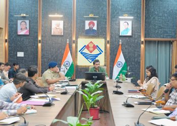 ब्रेकिंग : डीएम के दरबार में 140 से ज्यादा शिकायतें, जमीन विवाद से घरेलू हिंसा तक उठे मामले