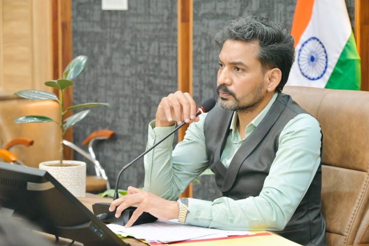 1 अक्टूबर से खनन सत्र शुरू, अवैध खनन पर डीएम का शिकंजा; क्रशरों में धर्मकांटा, 1000 पौधे अनिवार्य